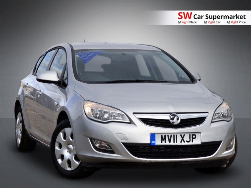 2011 Vauxhall Astra Exclusiv 1.6L 5DR image 1