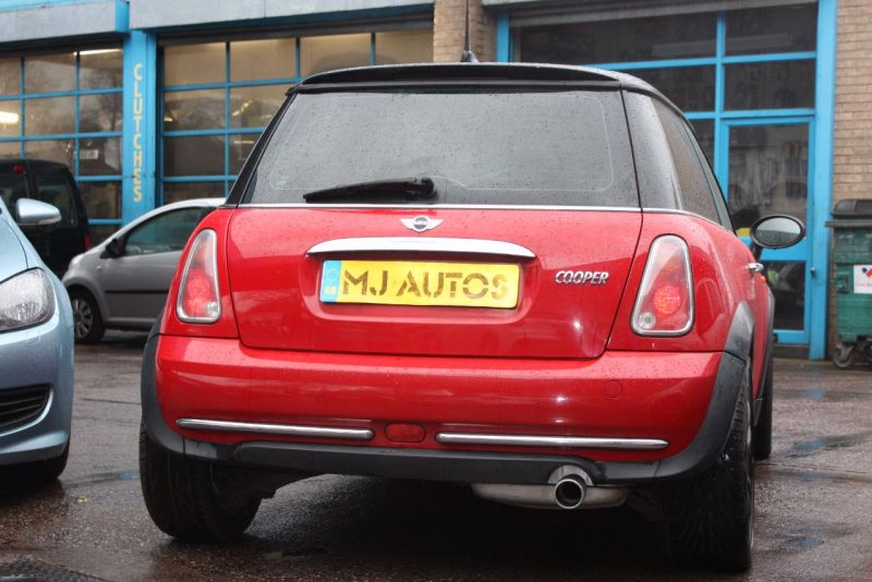 2005 Mini Hatchback 1.6 Cooper 3dr image 3