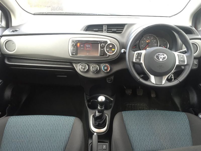 2013 Toyota Yaris TR VVT-I image 6