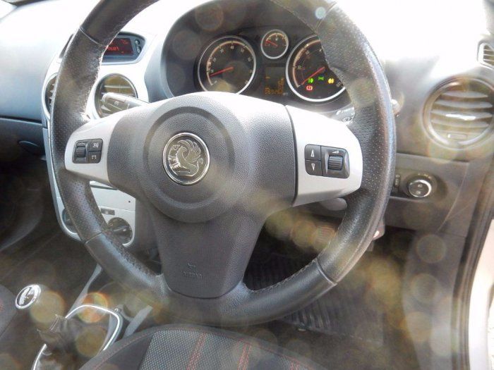 2010 Vauxhall Corsa 1.4i 16V SXi 5dr image 6