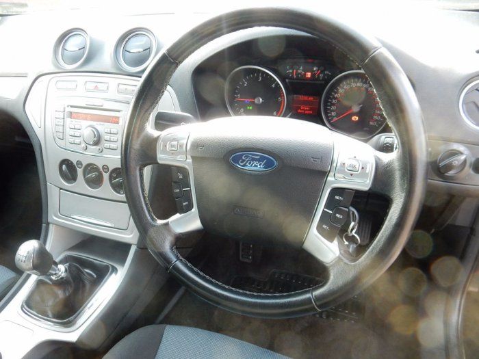 2007 Ford Mondeo 2.0 TDCi Zetec 5dr image 6