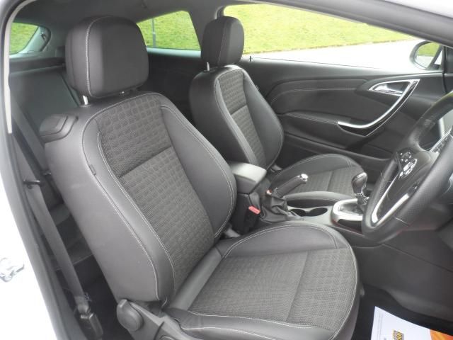 2013 Vauxhall Astra 1.7 GTC SRI CDTI S/S 3d image 6