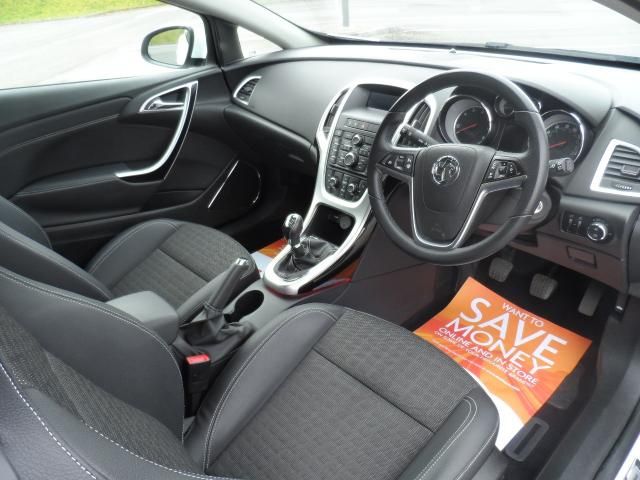 2013 Vauxhall Astra 1.7 GTC SRI CDTI S/S 3d image 7