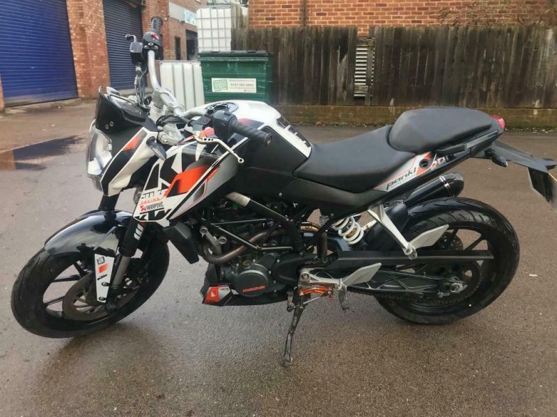 2014 KTM Duke 125cc image 2