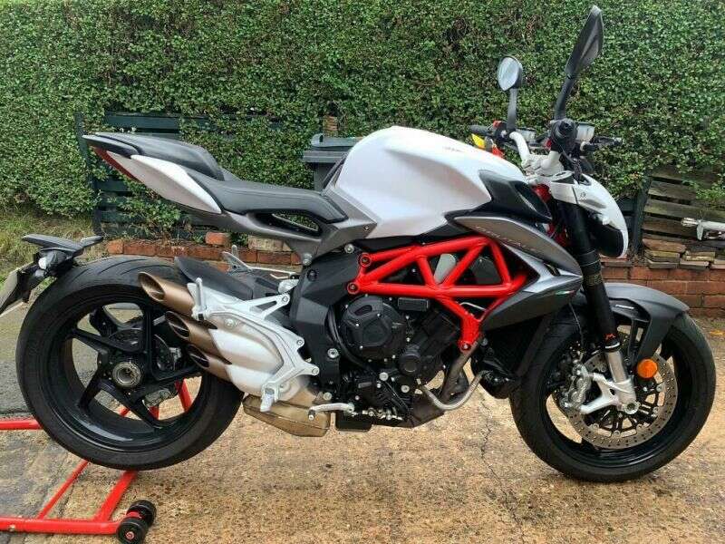 2016 MV Augusta Brutale 800 image 2