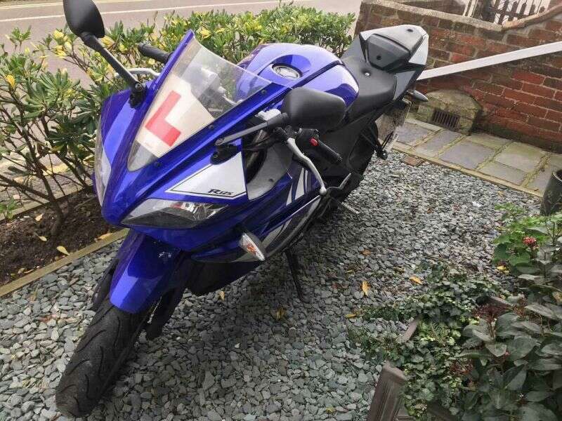 2011 Yamaha YZF 125 image 2