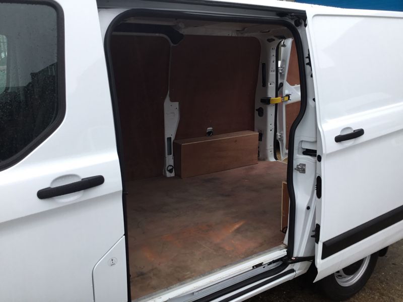 2018 Ford Transit Custom 300 2.0 TDCi 105ps Low Roof Van image 6