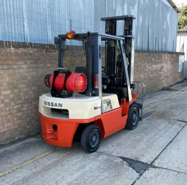 Nissan 2.5Ton Gas Forklift, Triple Mast with Sideshift