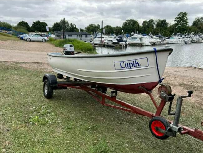 Bonwitco 300 Boat with Outboard and Trailer