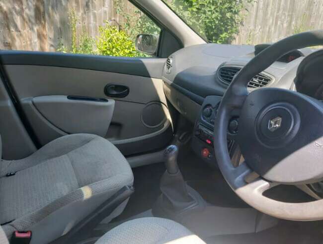 2006 Renault Clio 1.2 petrol. 1 year Mot