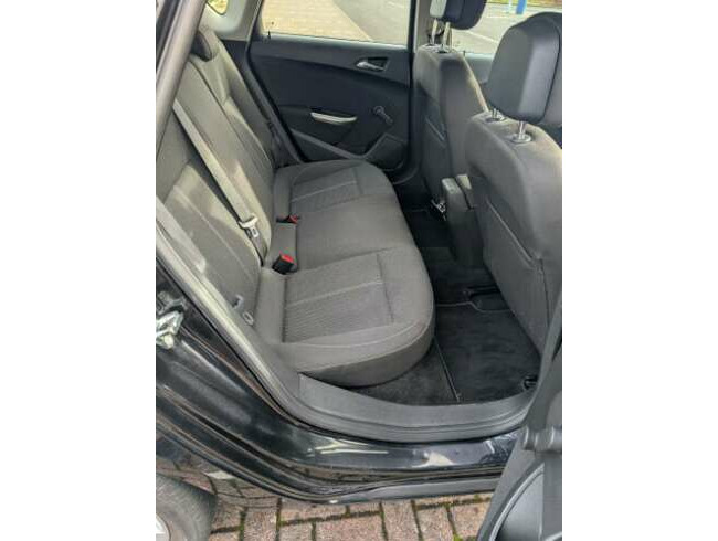 2011 Vauxhall, Astra, Hatchback, Manual, 1598 (cc), 5 Doors