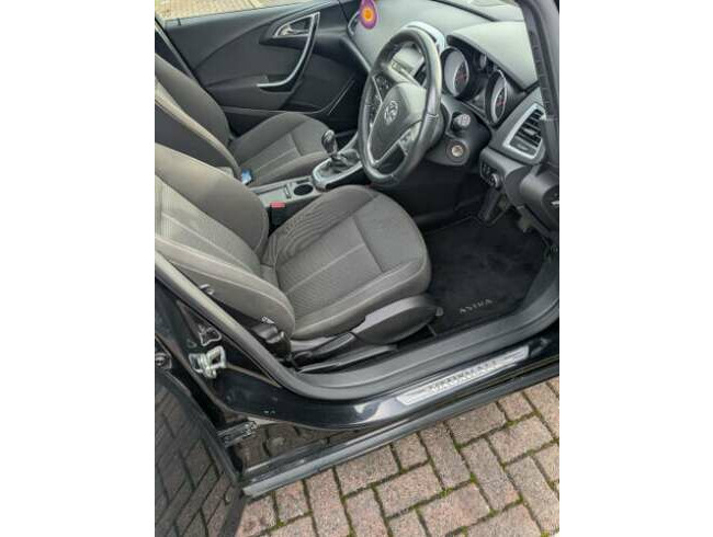 2011 Vauxhall, Astra, Hatchback, Manual, 1598 (cc), 5 Doors