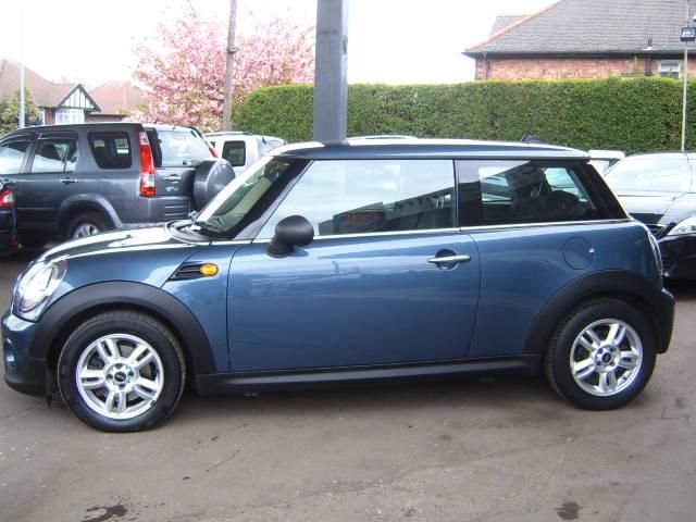 2011 MINI HATCH 1.6 ONE D image 2