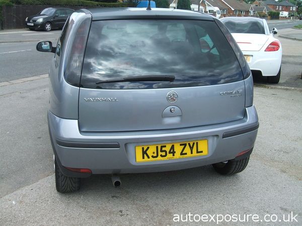 2005 Vauxhall Corsa 1.2i image 3