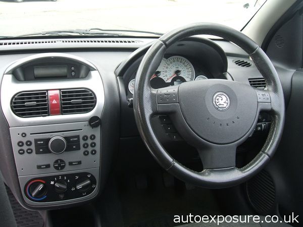 2005 Vauxhall Corsa 1.2i image 4