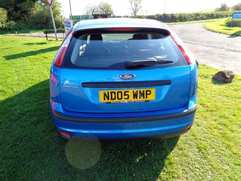 2005 Ford Focus ZETEC image 3