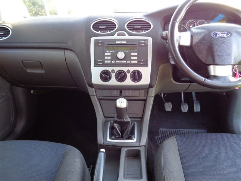 2005 Ford Focus ZETEC image 4