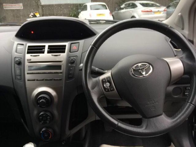 2009 TOYOTA YARIS 1.3 TR VVT-I 5d image 4